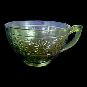 Daisy green glass tea cup single